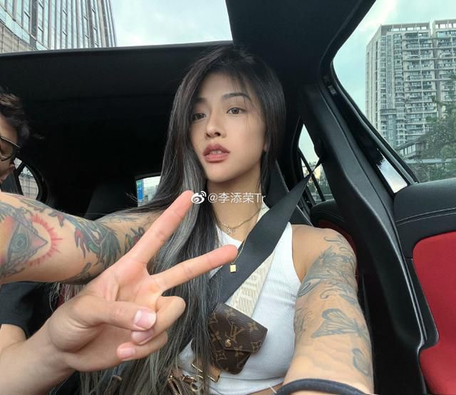 更何况，这女人刚才在电话里说了，要先飞中海，然后再回燕京。